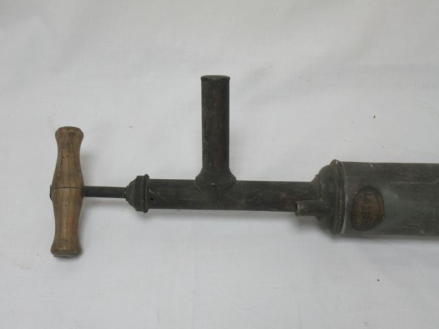 Null ALLEZ Fils Spruzzatore in metallo. 82 cm Circa 1930.