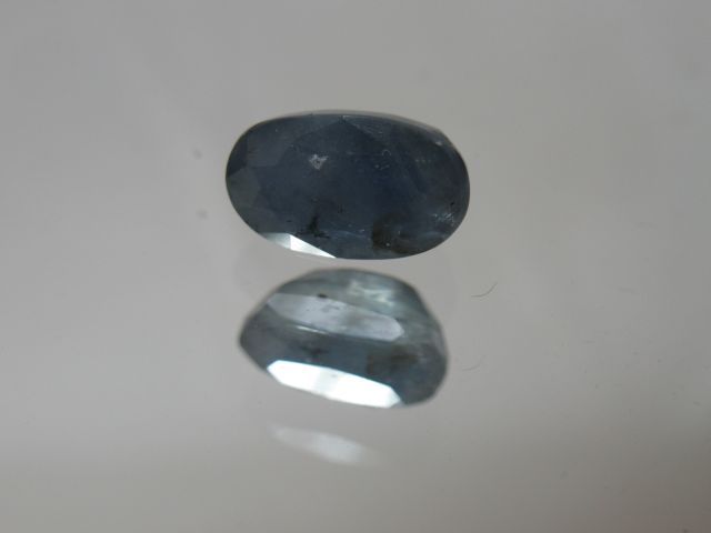 Null Light blue sapphire. Weight : 3,61 carats. With its certificate.