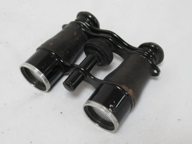 Null Pair of lacquered metal theatre binoculars, covered with leather. Width: 10&hellip;