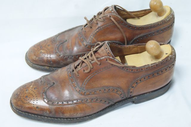 Null WESTON Pair of leather shoes. Length: 28 cm (used condition). With shoe tre&hellip;