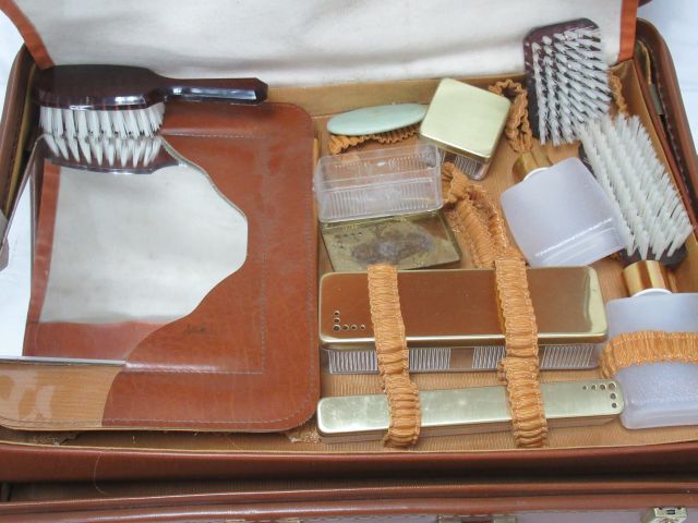 Null Toiletries kit. Leatherette case (length: 45 cm)