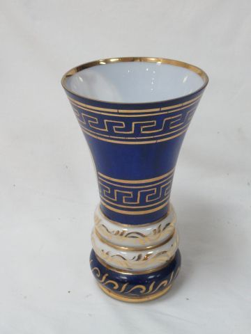 Null MONACO Opaline vase with Greek decoration. Height: 22 cm