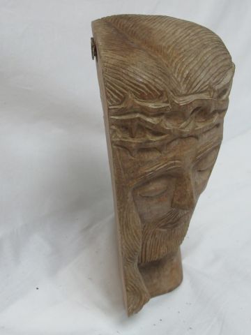 Null Sculpture in carved wood representing a Christ of pain, 27 x 19 cm. Signatu&hellip;