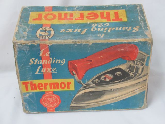 Null THERMOR Iron. Circa 1960. In its box.