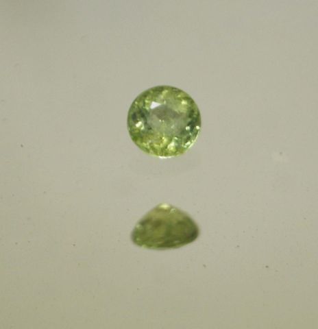 Null Green tourmaline of brilliant cut on paper.

Weight : 1,07 ct approx.