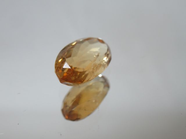 Null Citrine. Weight : 3,6 carats. With its certificate.