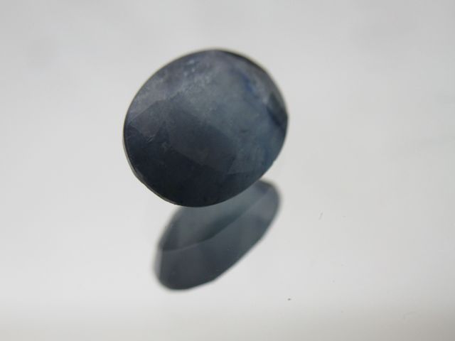 Null Blue sapphire. Weight : 4,18 carats. With its certificate.