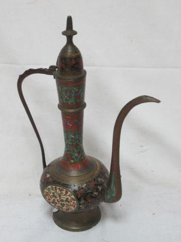 Null ORIENT Enamelled brass jug. Height: 28 cm