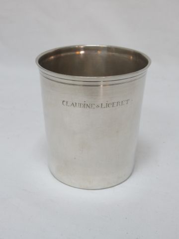 Null Silver tumbler. Carries an engraved name. Minerva. Weight : 91 g