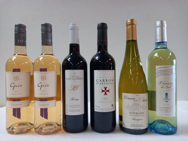 Null Lot of 6 bottles : 

1 Red Graves. 2015. Château Carbon d'Artigues. Harvest&hellip;