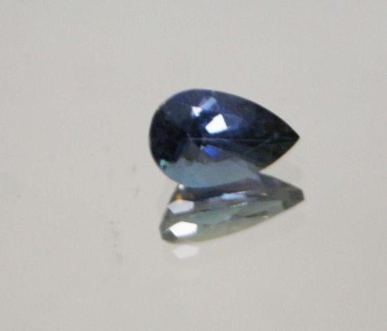 Null Pear cut Tanzanite on paper. 

Weight : 1,26 carat approx.