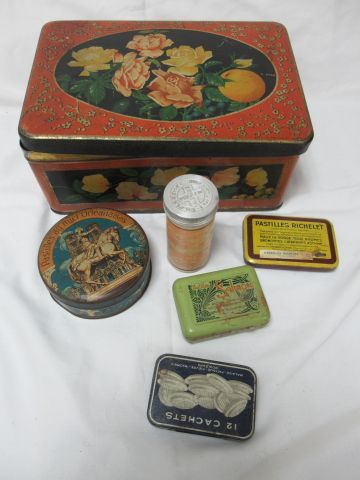Null Lot of old lacquered metal medicine boxes. A large box is attached. 10-26 c&hellip;