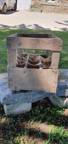 Null 来自40/50年代的非常古老的木制酒盒