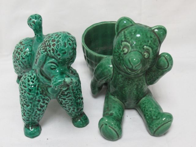 Null In the taste of Sarreguemines, lot in green earthenware, including a sculpt&hellip;