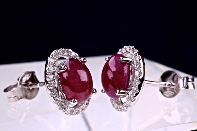 Null Earrings in 18 kt white gold, 1,1cm, set with 2 brilliant natural blood red&hellip;
