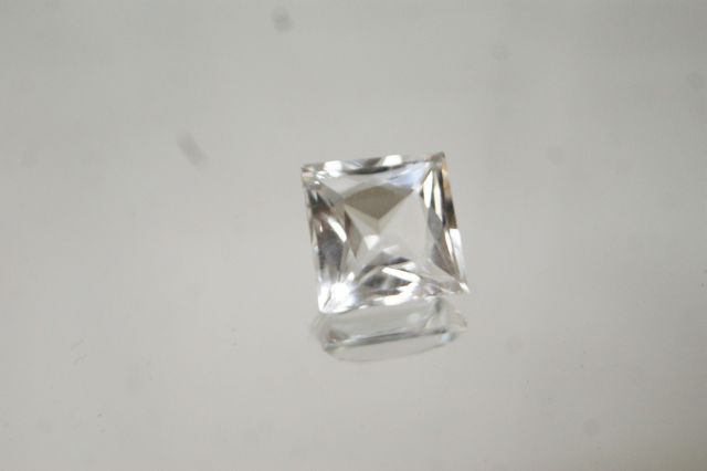 Null Important square white quartz on paper. 

Weight : 13,49 carats approx.