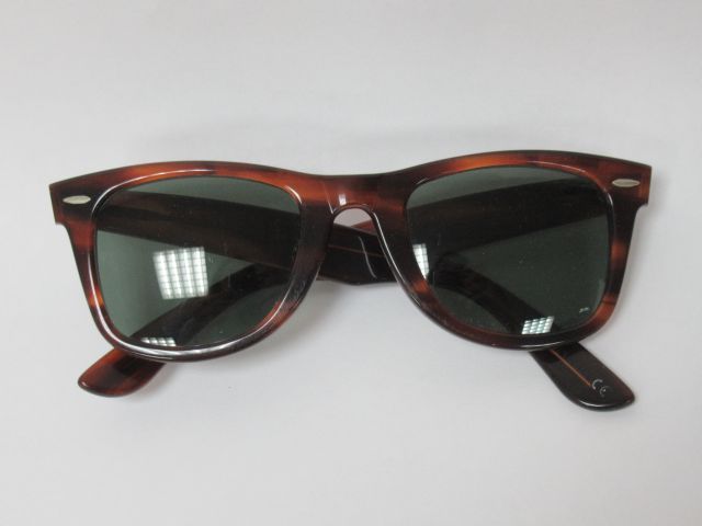 Null RAY BAN Pair of sunglasses, Wayfarer model, in tortoiseshell resin. In thei&hellip;