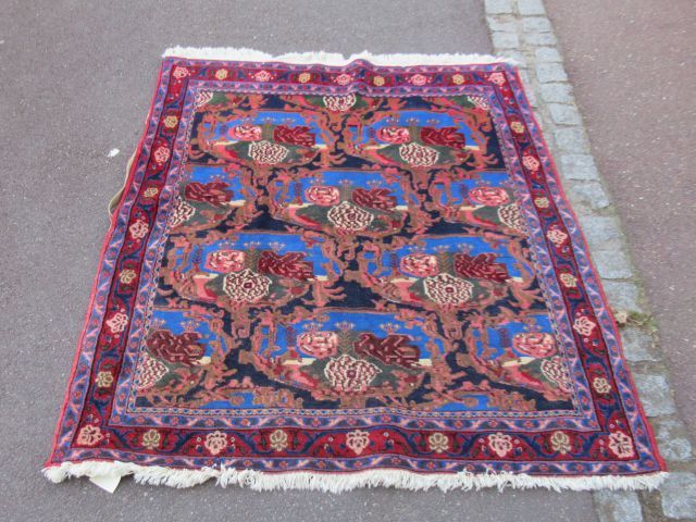 Null 伊朗 羊毛地毯，蓝色和紫色背景上的几何装饰。