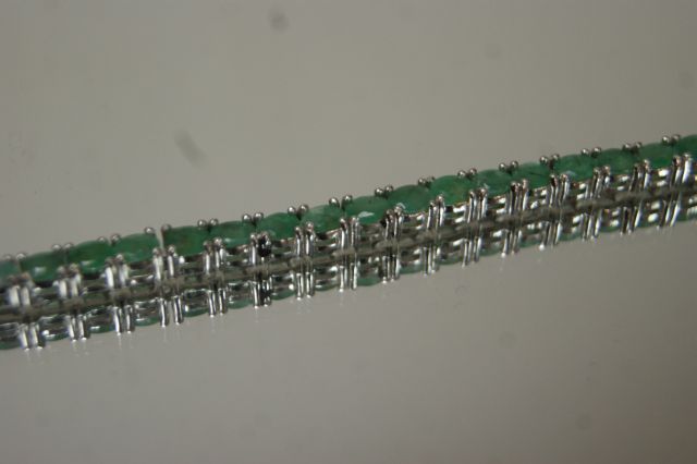 Null Bracciale in argento, con smeraldi incastonati. Peso lordo: 11,7 g