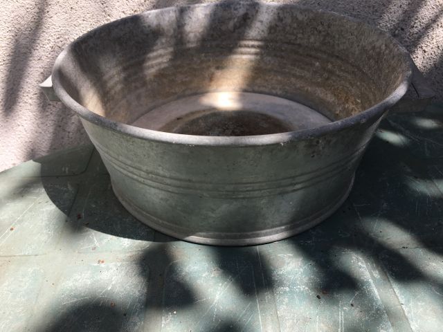 Null Small zinc basin. 11 x 25 cm