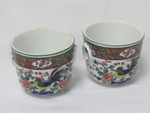 Null Pair of polychrome porcelain bowls with birds. 7x8 cm