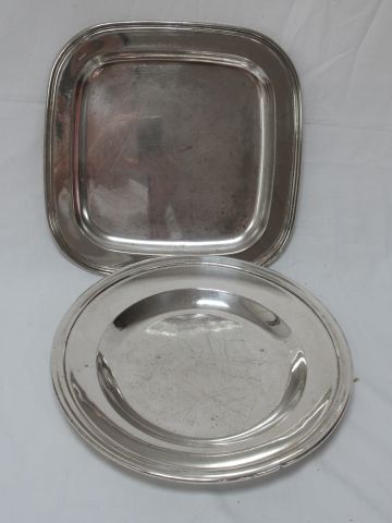 Null Set di due piatti placcati in argento. Lunghezza: 30 cm (usura)