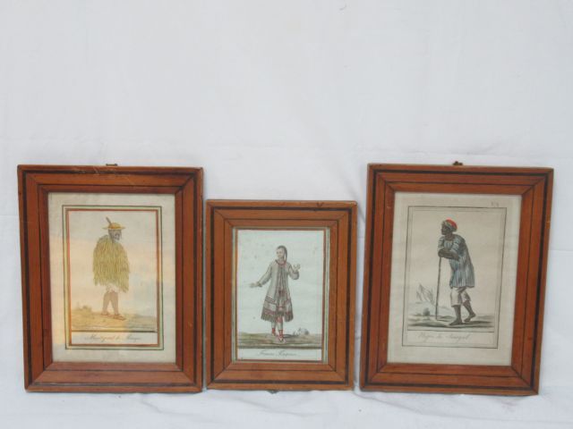 Null 19世纪的法国学校，一套三幅彩色版画："塞内加尔的黑人"-"墨西哥的蒙塔格纳德人"-"Fongouse女人"。玻璃框架，27 x 21 cm