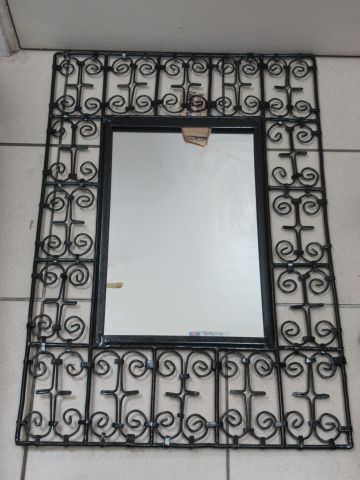 Null Specchio in metallo laccato nero. 76 x 50 cm
