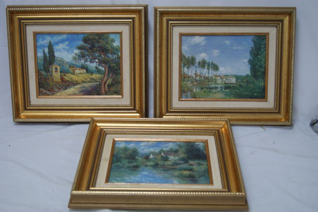 Null Series of 3 gilded wooden frames, containing reproductions. 32 x 38 cm