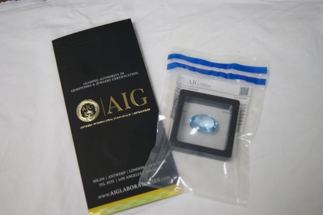 Null Blue topaz, 84.30 carats. With its certificate (AIG Milan)