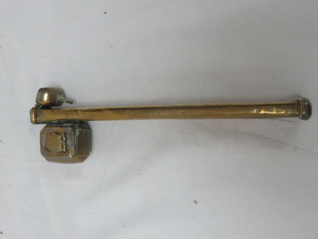 Null ORIENT Brass plumeria. Length: 28 cm (some dents)