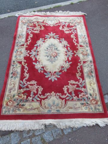 Null 中国 羊毛地毯，在红色背景上装饰有植物。123 x 170厘米