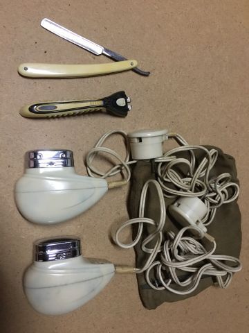 Null Lot including two Philipshave electric razors from the 60's (without their &hellip;