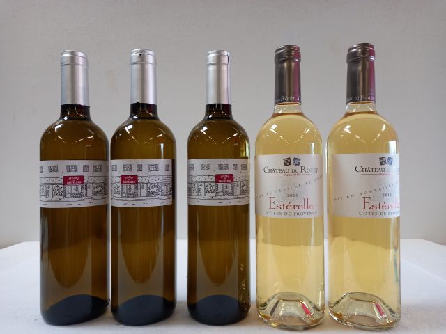 Null Lot of 5 bottles : 

2 Château de Rouët. 2015. L'esterelle. Côtes de Proven&hellip;