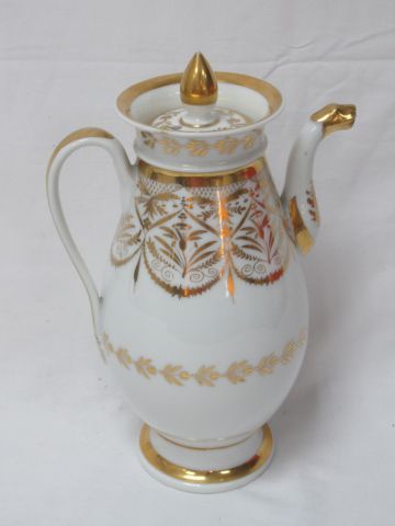 Null PARIS White porcelain coffee pot with gold highlights. Restoration period. &hellip;