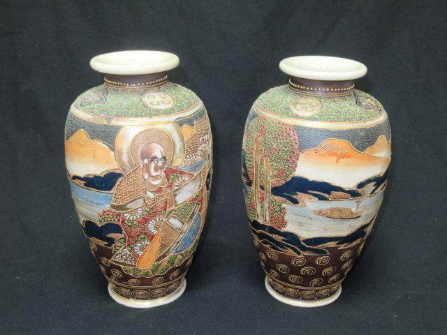 Null JAPÓN Pareja de jarrones de porcelana Satsuma. Altura: 22 cm