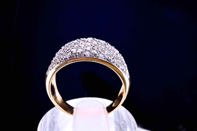 Null JONC戒指 微微弯曲的18K黄金，镶嵌70颗天然明亮型钻石，价值0.60克拉。尺寸53（可根据要求改变）。 铺面宽度1厘米，铺面长度3厘米 重量：4&hellip;