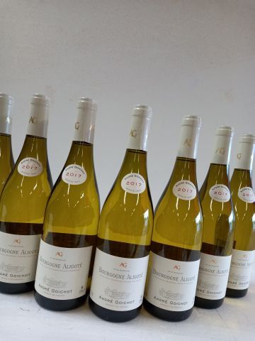 Null 12 bouteilles de Bourgogne Aligoté. 2017. Du château de Cray. André Goichot