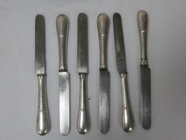 Null Set of 6 silver plated dessert knives.