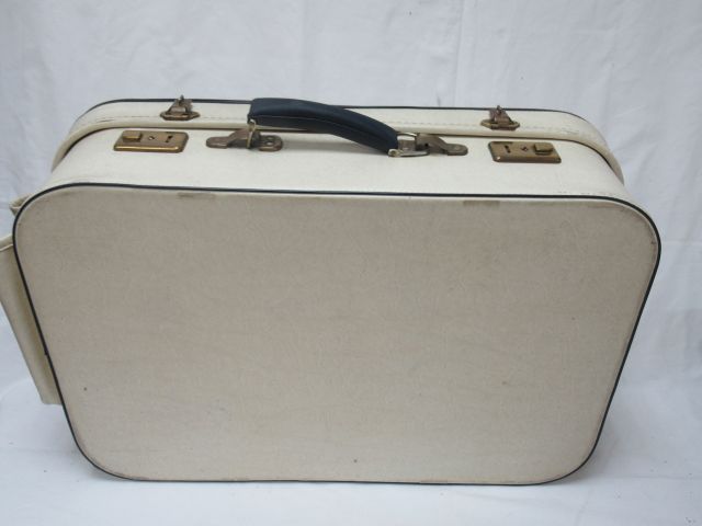 Null LANCEL Ancienne valise en simili cuir. Circa 1960/70. Long.: 59 cm (usure)