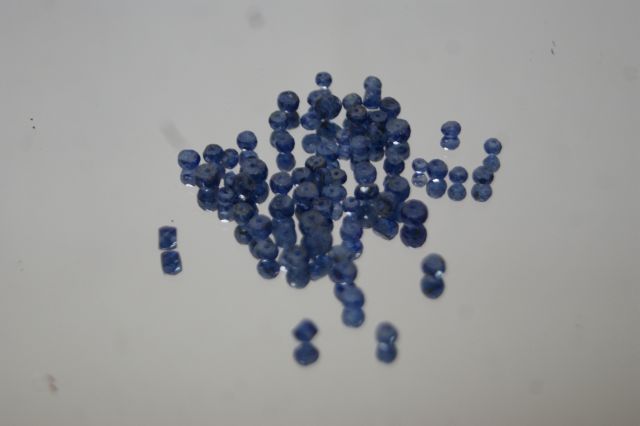 Null Lot of sapphires, drilled and faceted. Approximately 30 carats.