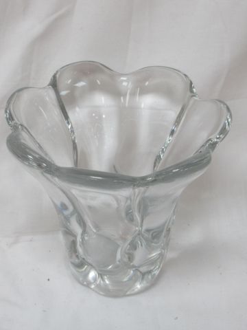 Null DAUM, vase en cristal blanc, H: 15 cm. Usures en dessous.