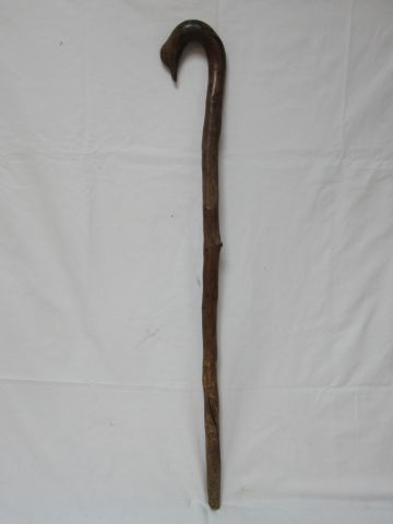 Null Geschnitzter Holzstock mit einem Vogelkopf. 83 cm