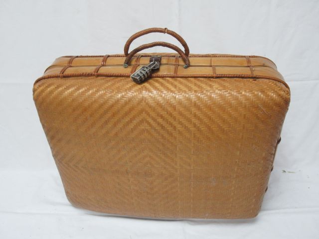 Null Straw and bamboo suitcase. Circa 1970. Length: 45 cm