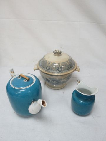 Null Blue and white porcelain set including a milk jug (cracked) and a teapot. H&hellip;