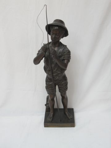 Null Según LAVERGNE "El pescador" Bronce con pátina marrón. Altura: 40 cm