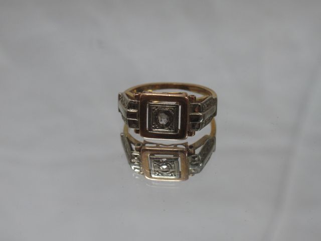 Null 18K yellow and white gold ring set with a diamond. Art deco model. Gross we&hellip;
