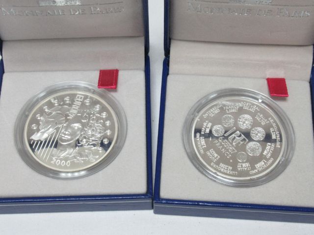Null MONAIE DE PARIS Lot of two 1 franc silver coins, Europa. Weight ; 44,4 g In&hellip;