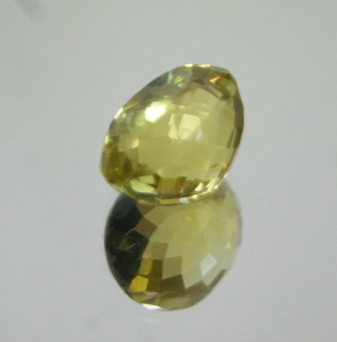 Null Citrine, oval. 15.34 carats. With its certificate.