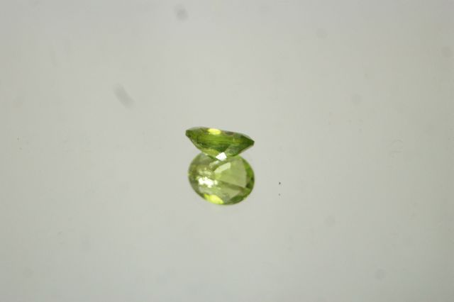 Null Peridot, oval. 2.54 carats. With its certificate.